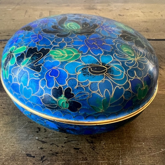 Rare Vintage Chinese Cloisonné Stash Trinket Box – Blue & Green Floral – 4” x 2” - Picture 13 of 13